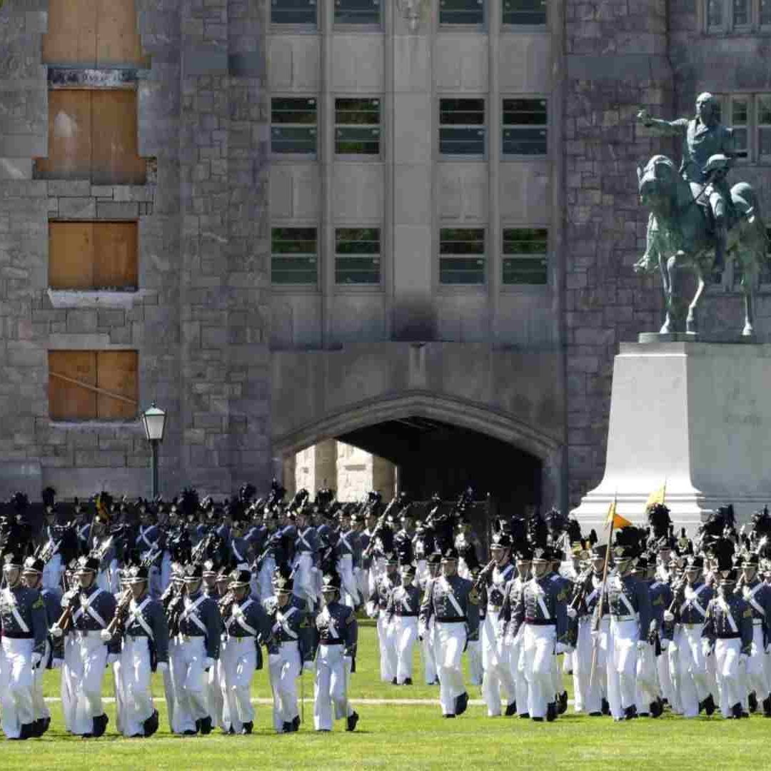 Pentágono Va contra Ataques Sexuales en 'Novatadas' a Mujeres