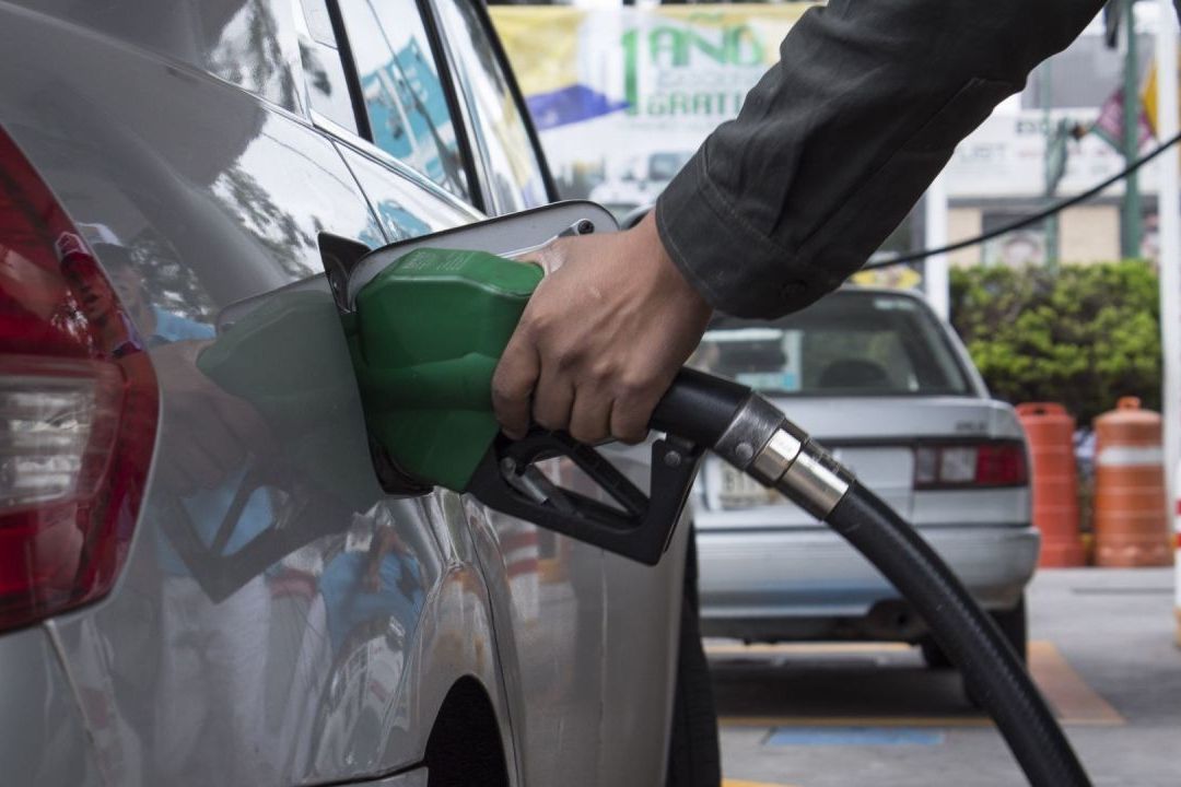 El precio de la gasolina disminuirá por el estímulo fiscal al IEPS