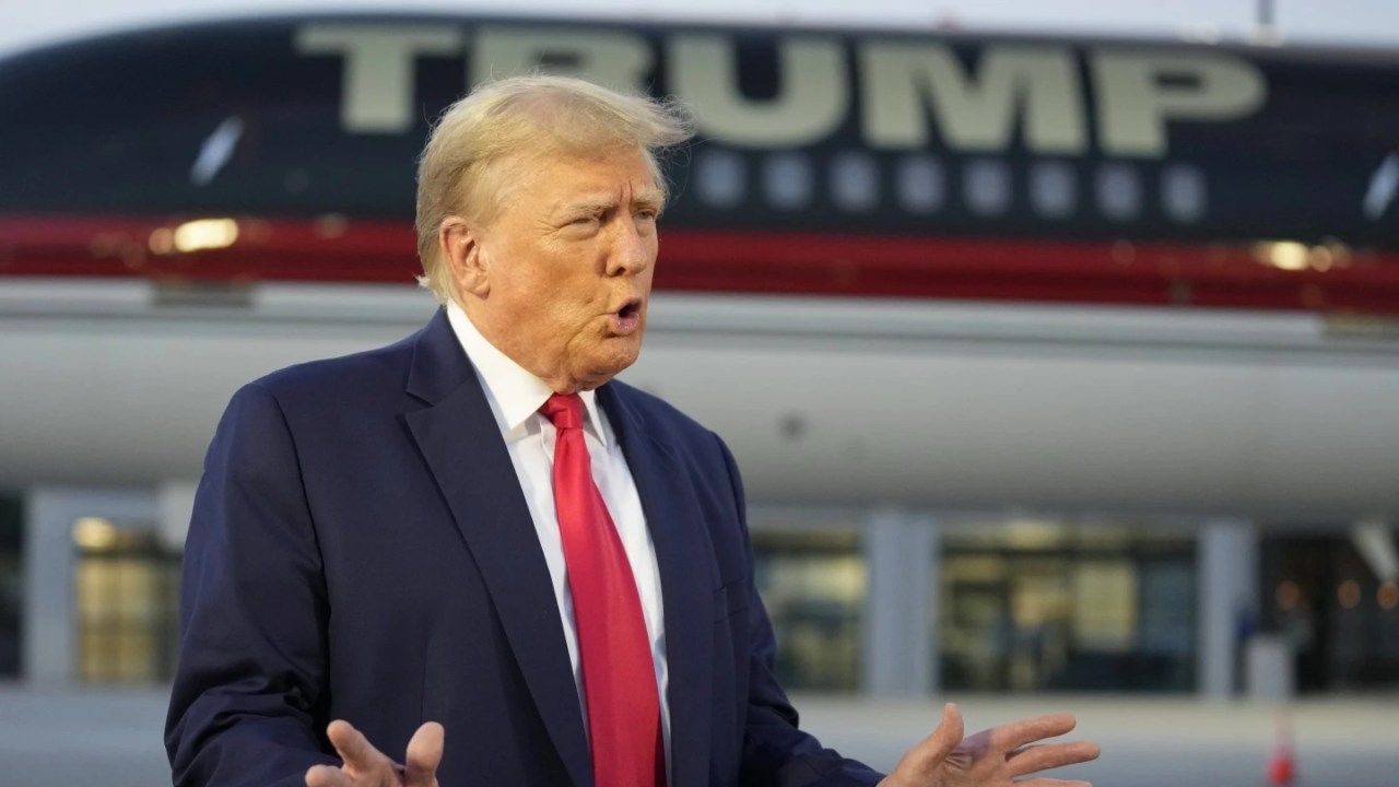 Foto Policial de Trump se Suma a la de Otros Famosos