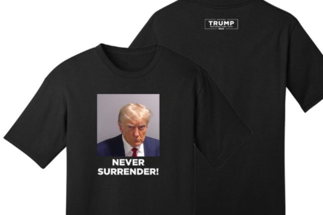 Venden Playeras y Souvenirs con Ficha de Trump en la Cárcel