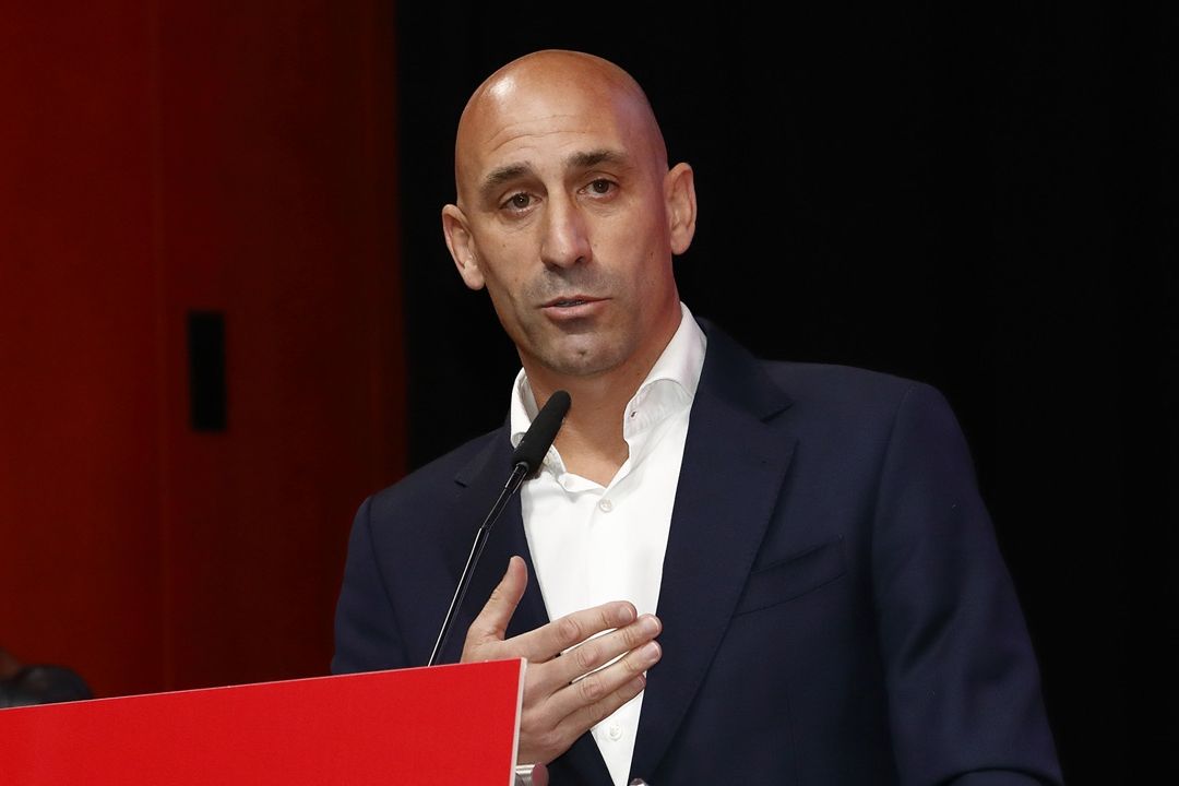 Rubiales No Renunciará a la Federación Española: "Fue un Beso Consentido"