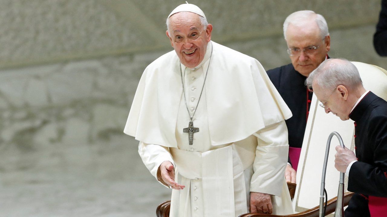 El Papa Pide a los Periodistas Combatir Noticias Falsas