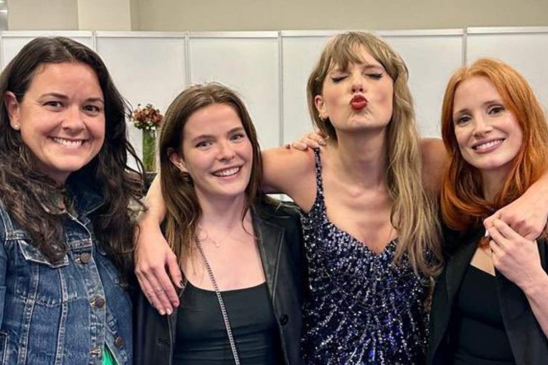 Jessica Chastain viajó a México para ver en vivo a Taylor Swift en el Foro Sol de CDMX y se tomó fotografías con ella