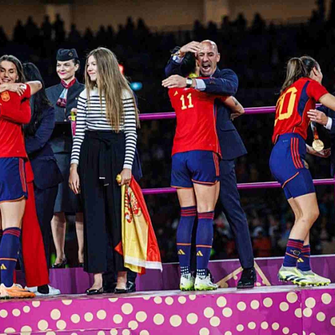 Video Echa Abajo Versión de Rubiales Sobre Beso con Jenni Hermoso