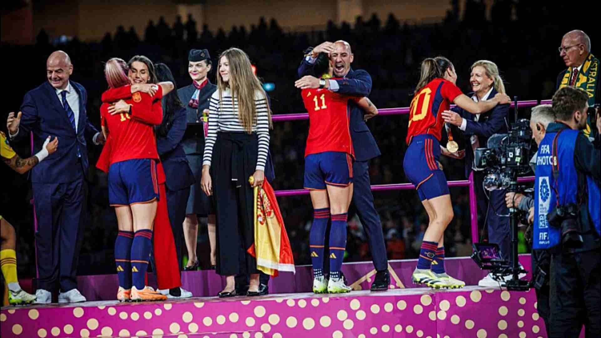 Video Echa Abajo Versión de Rubiales Sobre Beso con Jenni Hermoso