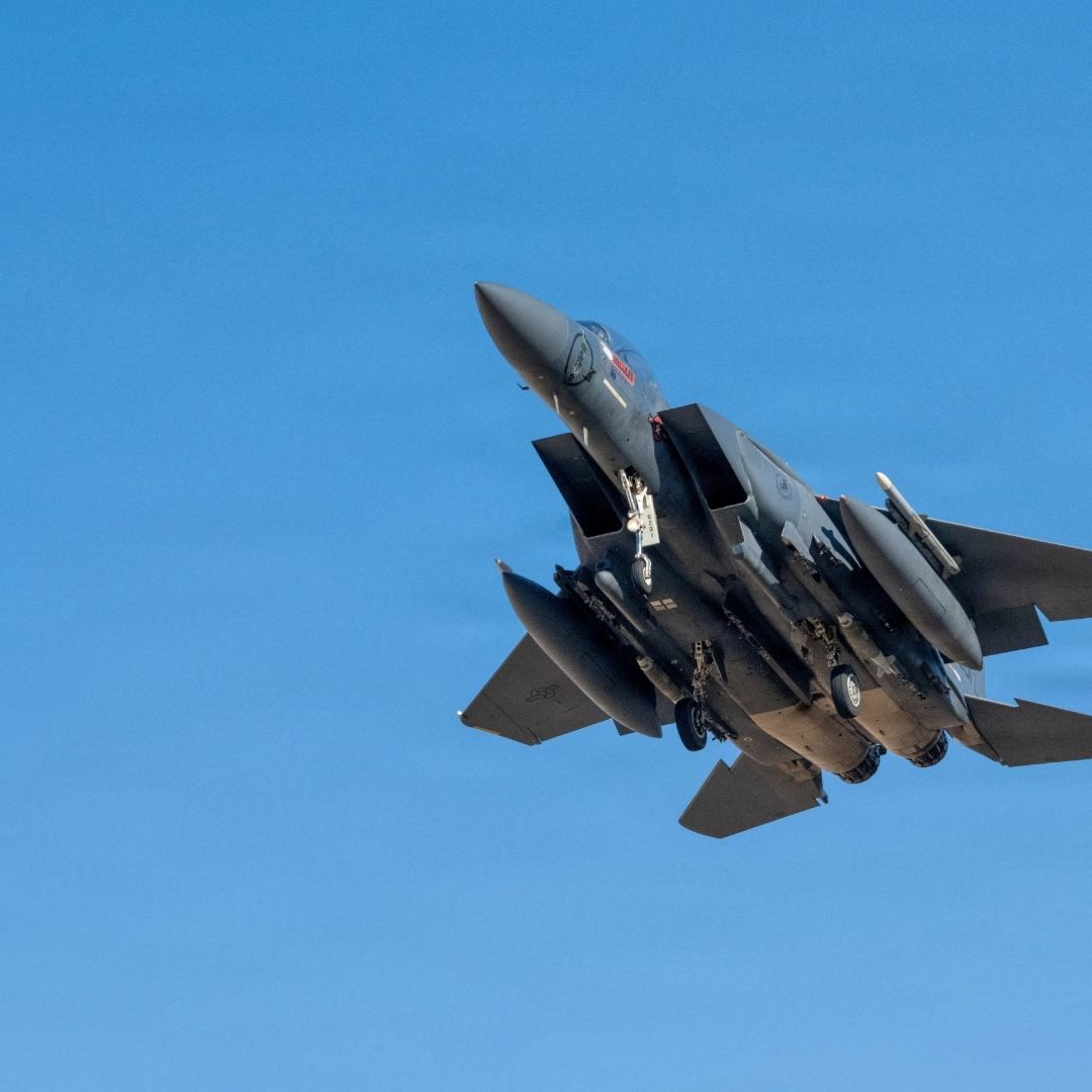 Rescatan a Oficial de Caza F-15 de Estados Unidos Derribado en Irán, Confirma Trump.