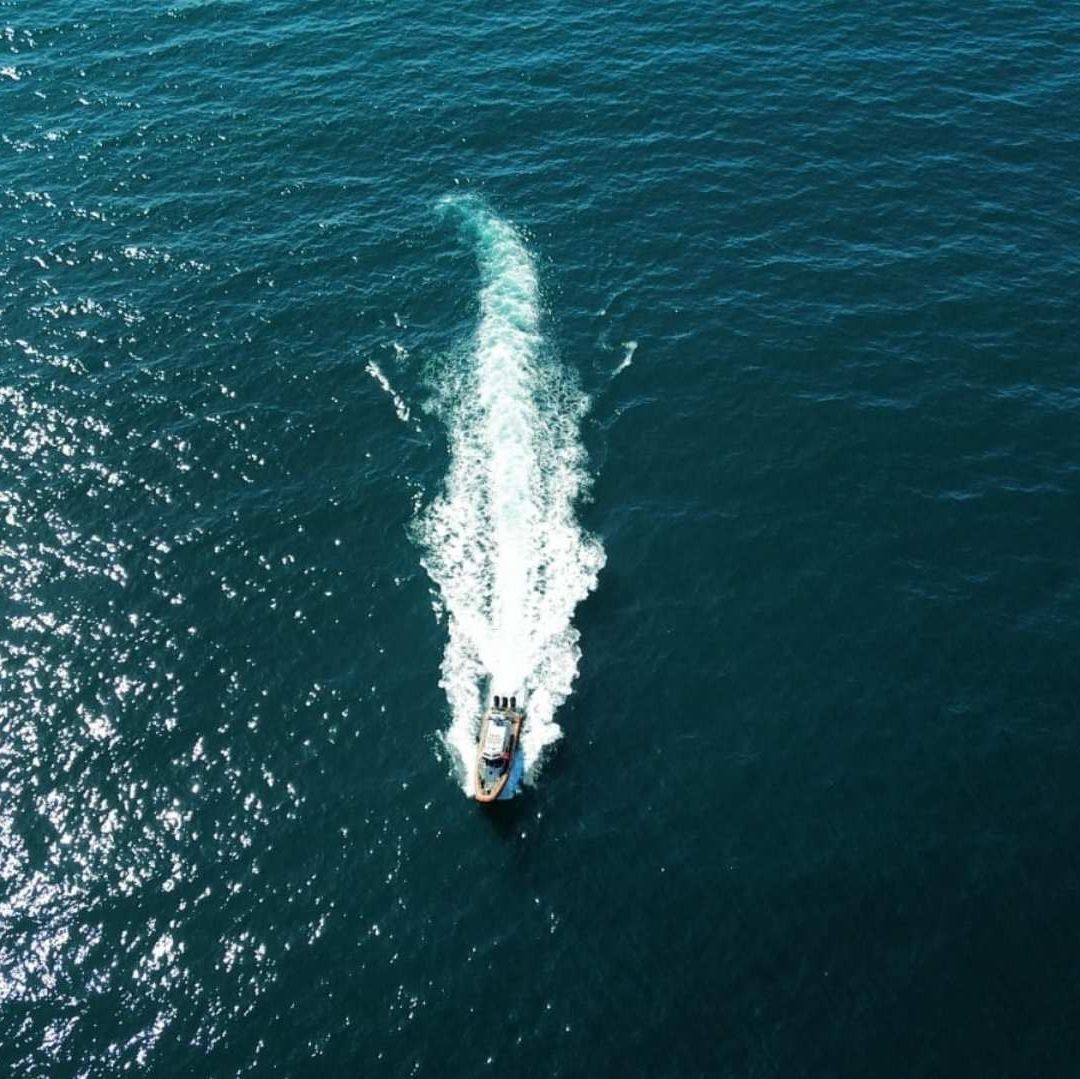 Presunto Aeroplano se Estrella Contra Mar en Ensenada y Deja Dos Desaparecidos