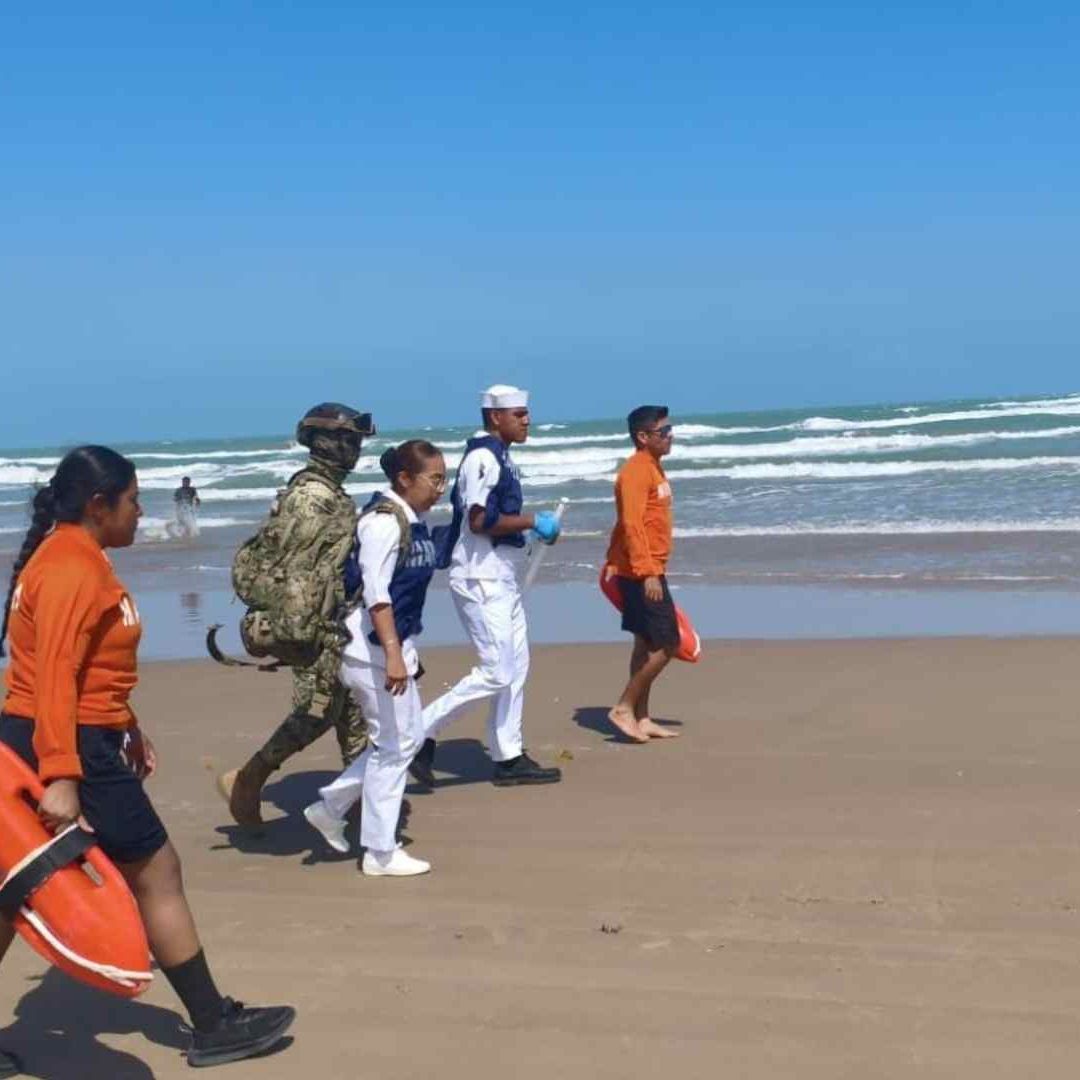 Rescatan Turistas en Playa de Matamoros