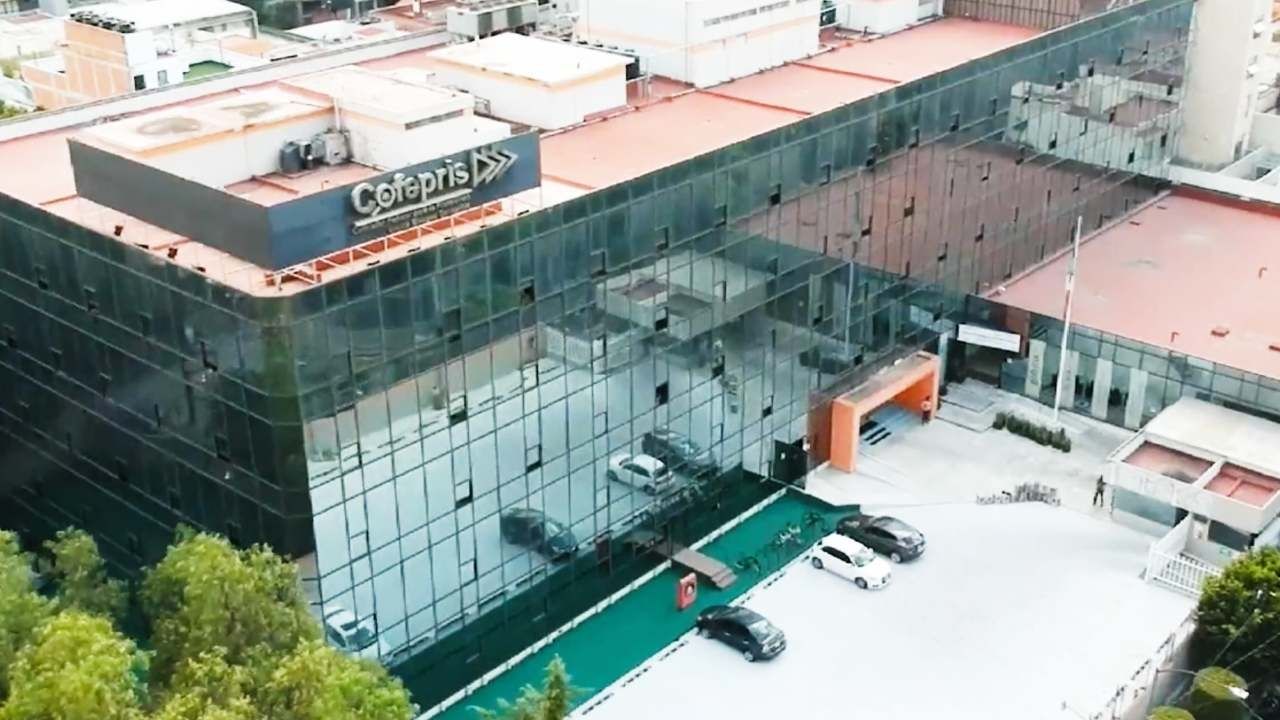 Cofepris Emite Aviso de Riesgo por Vacunación Infantil con Biológico Dengvaxia