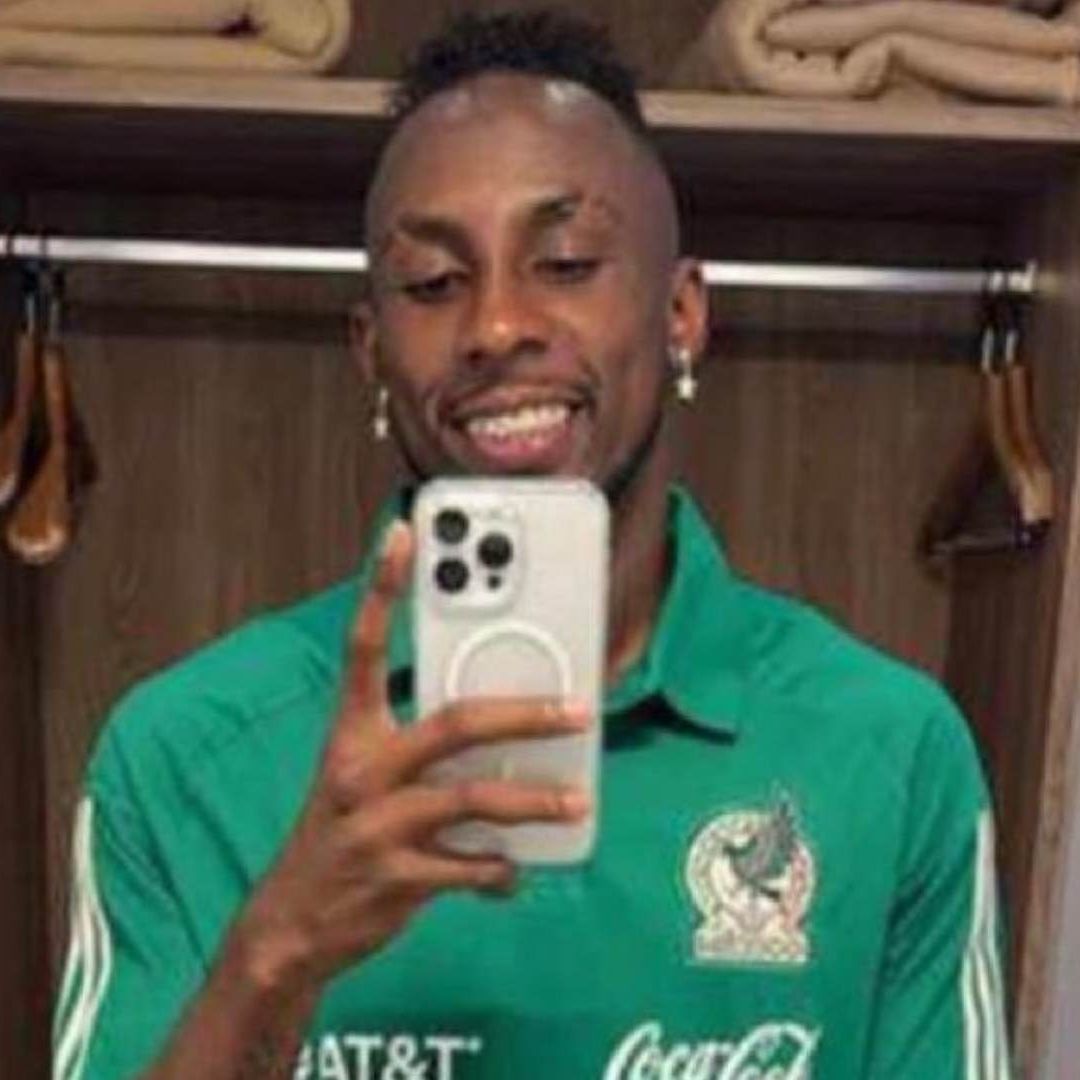 Julián Quiñones ya se Puso la Playera de la Selección Mexicana
