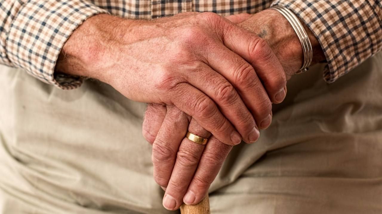 Los mayores de 60 años que pasan más tiempo sedentarios pueden tener mayor riesgo de desarrollar demencia