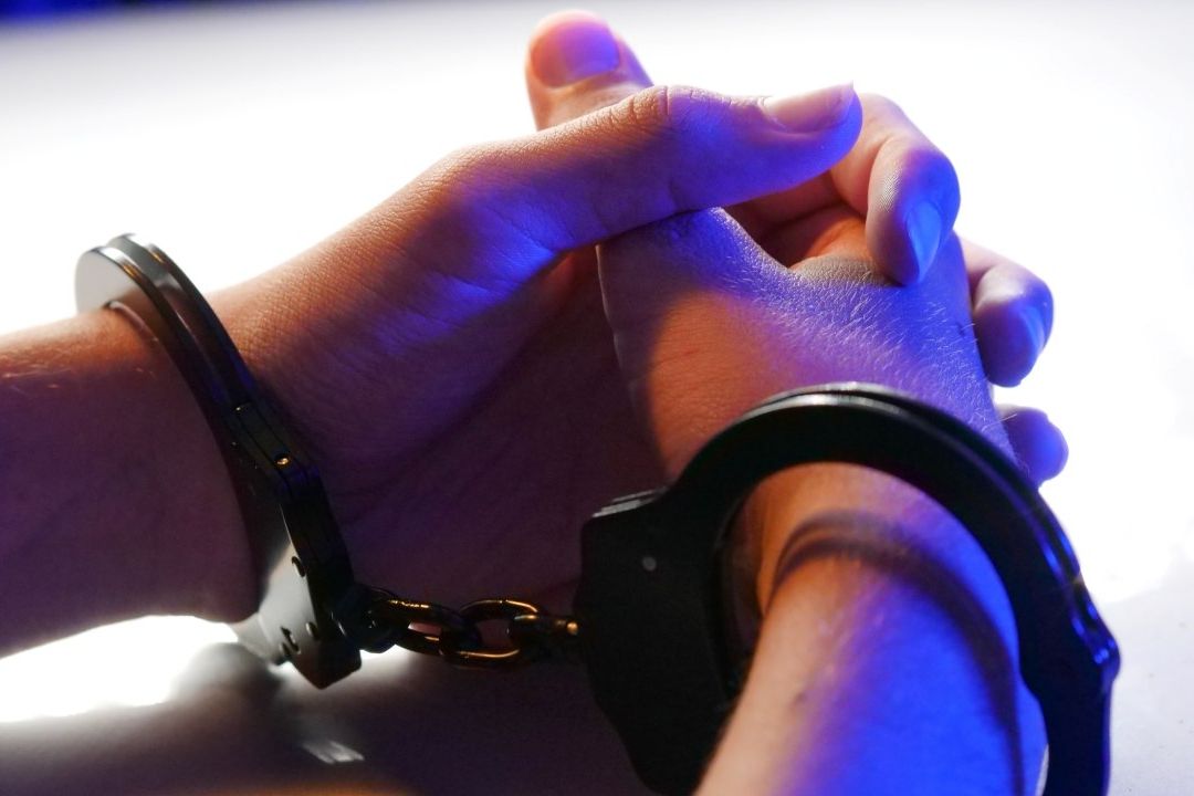 Un alumno fue detenido señalado de acosar a otra estudiante en París