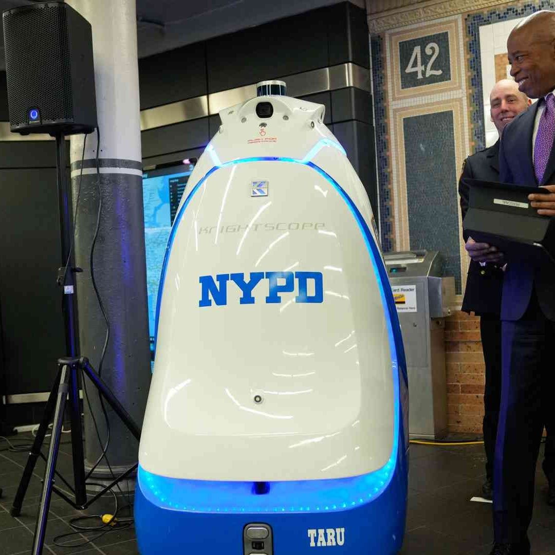 El robot K5 ya ha sido usado en centros comerciales, hospitales, fábricas u oficinas. Foto: EFE