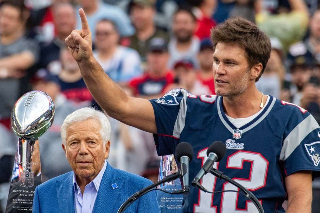 Brady se retiró de la NFL en febrero pasado, luego de 23 años de carrera en los que ganó siete anillos de campeón