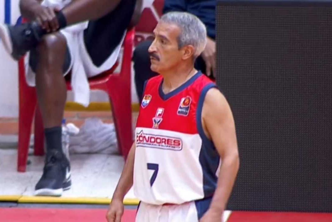 El jugador Octavio Carrillo ingresó a un juego profesional con 67 años de edad