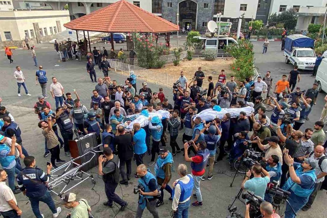 Fallecen otros 3 Periodistas Palestinos tras Bombardeos Israelíes