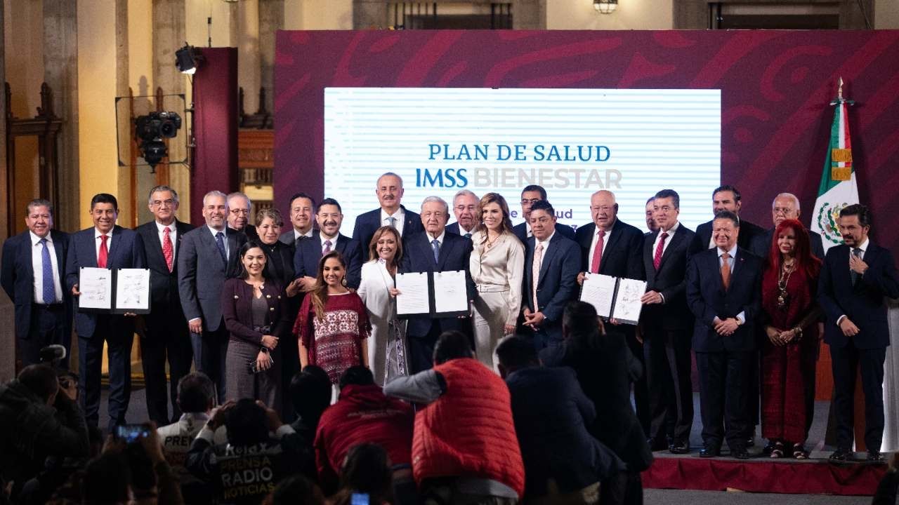 AMLO y gobernadores firman Acuerdo Nacional de Federalización de Servicios de Salud