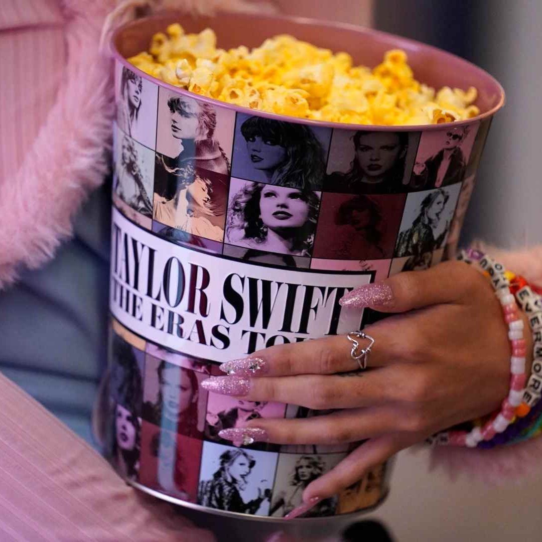 ¡Todos quieren su cubeta para palomitas de Taylor Swift! Foto: AP