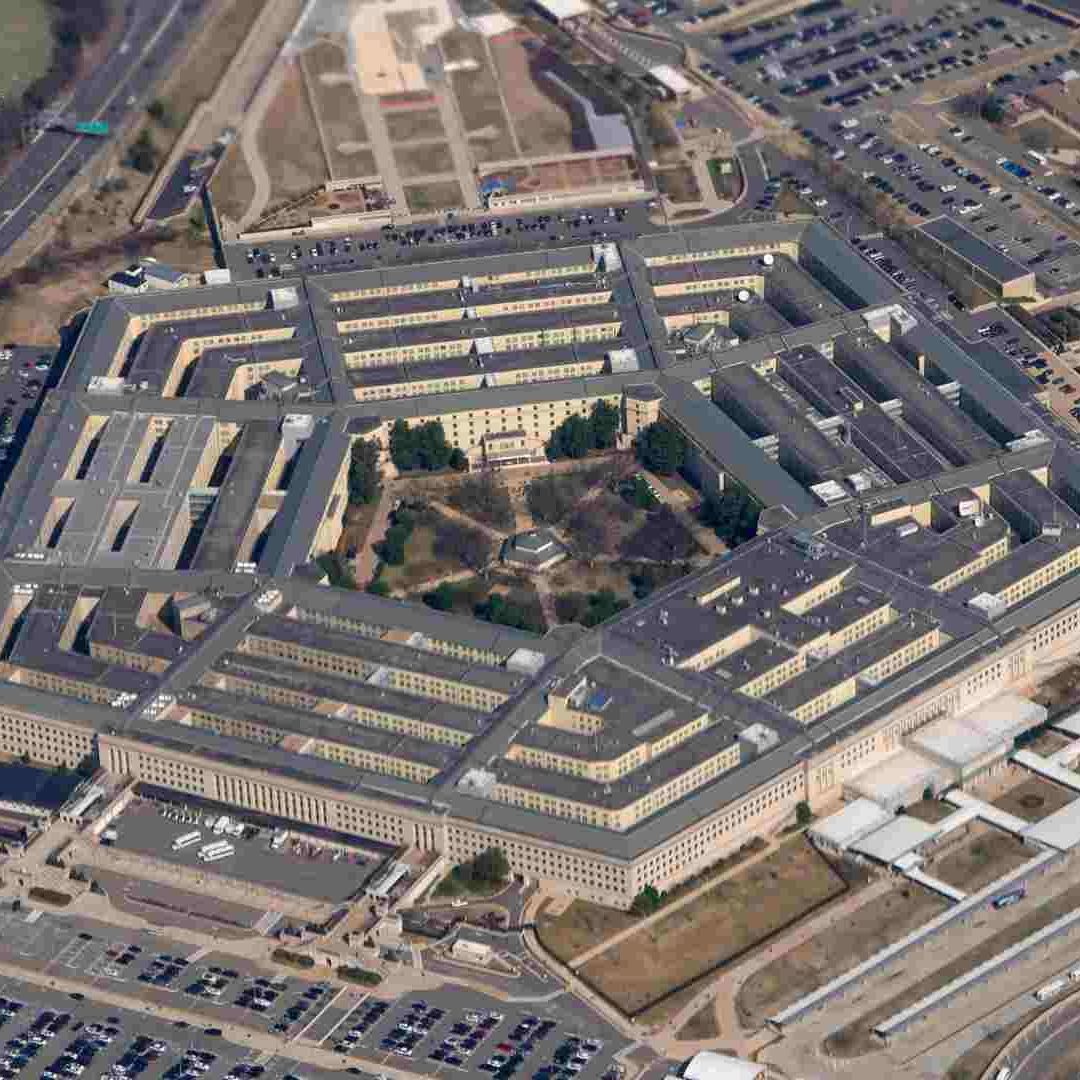 En total, la Oficina de Resolución de Anomalías de Todos los Dominios del Departamento de Defensa recibió un total de 291 informes sobre ovnis. Foto: AP