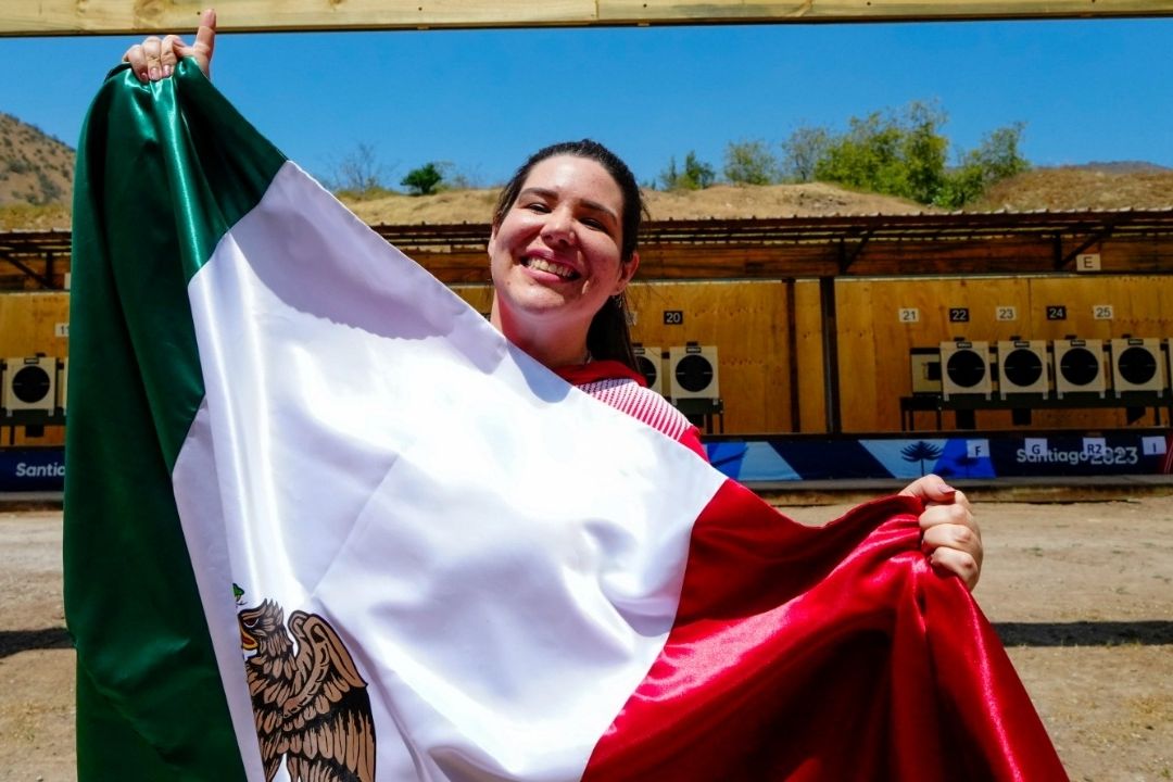 La tiradora mexicana Alejandra Zavala ganó hoy 24 de octubre de 2023 la medalla de oro en pistola de 25 metros femenino