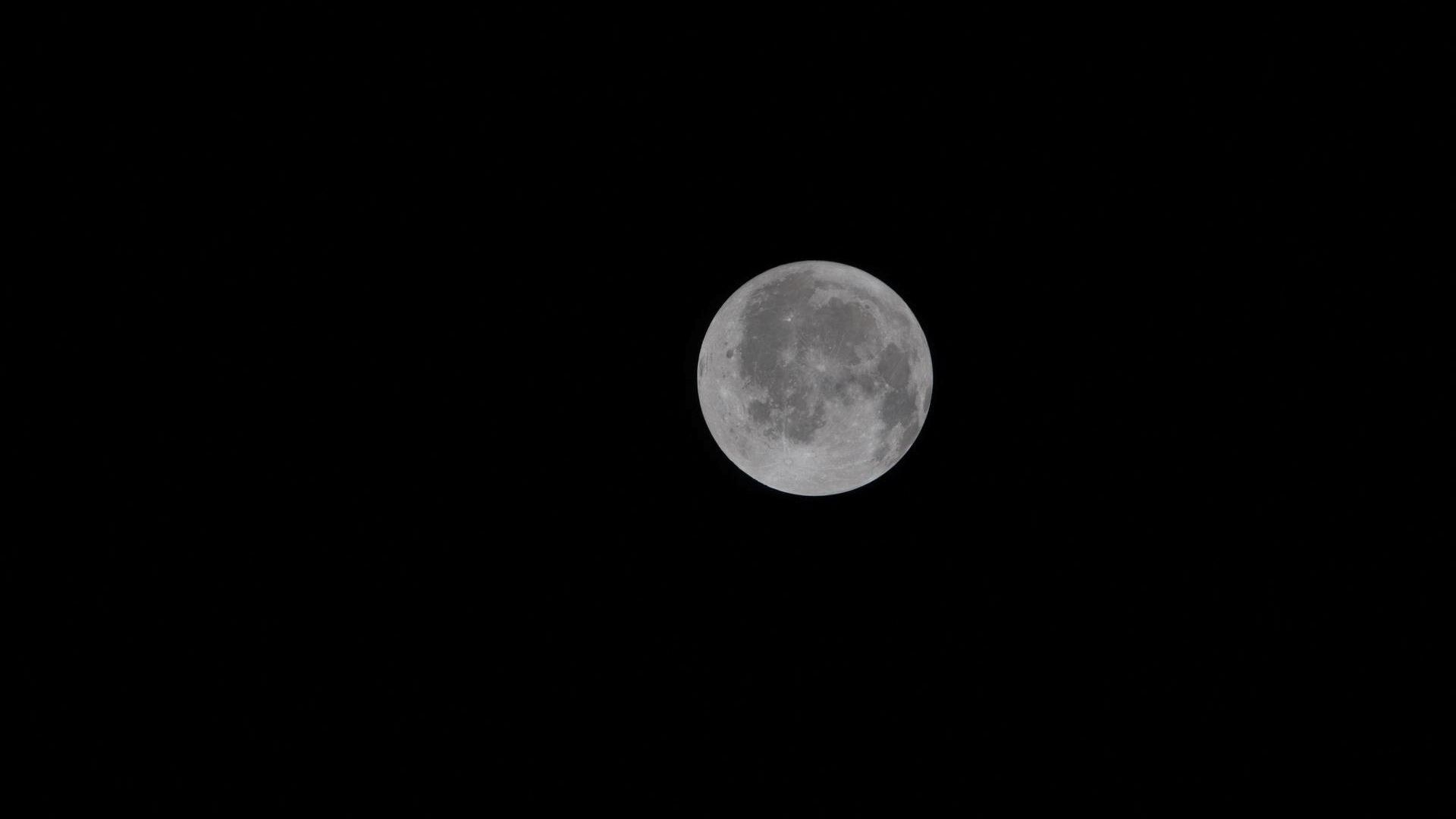 Artemis II capta foto inédita de la Luna