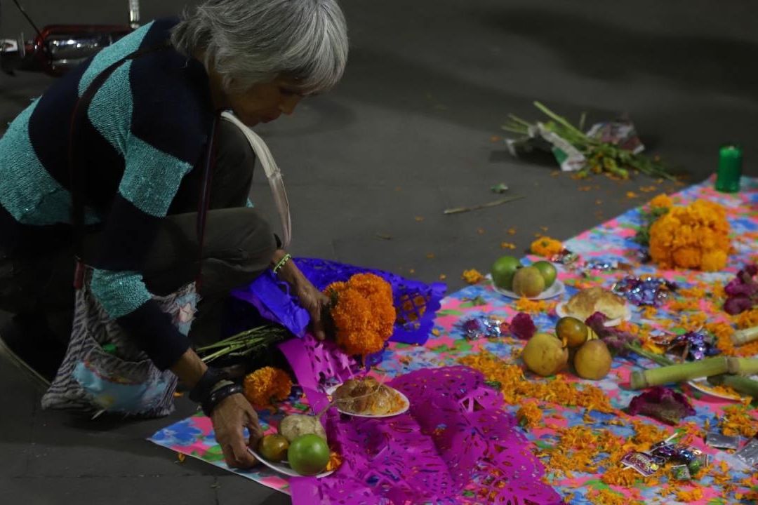 Checa cuándo y a qué hora se van los muertos para quitar la ofrenda