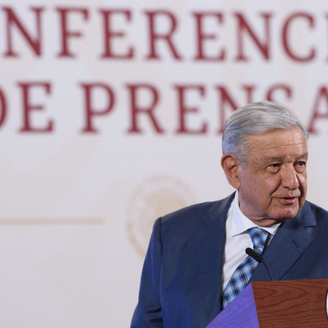 AMLO anuncia aumento al salario mínimo en 2024