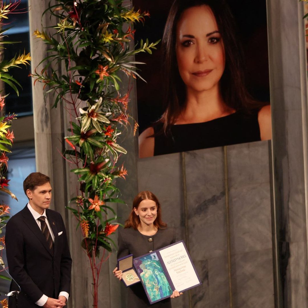 Ana Corina Sosa recibe el Premio Nobel de la Paz 2025 a nombre de su madre María Corina Machado