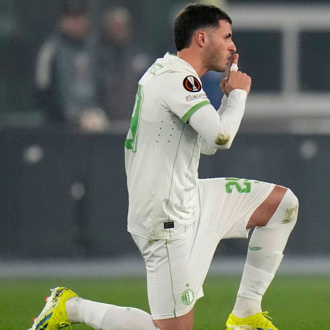 Santi Giménez abrió el marcador a los cinco minutos. Foto: AP
