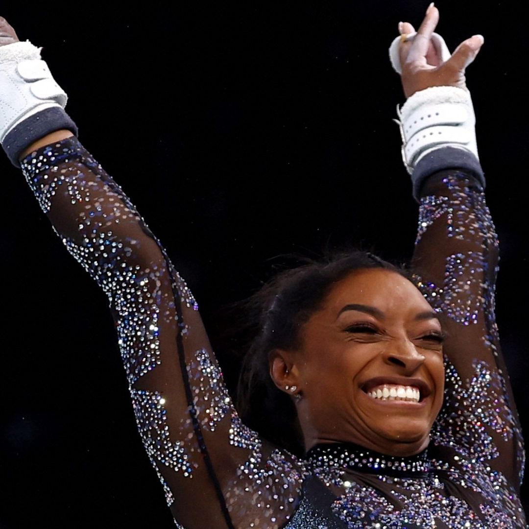 Biles, de 27 años, demostró que está lista para ganar más medallas de oro al imponerse en el concurso completo preliminar