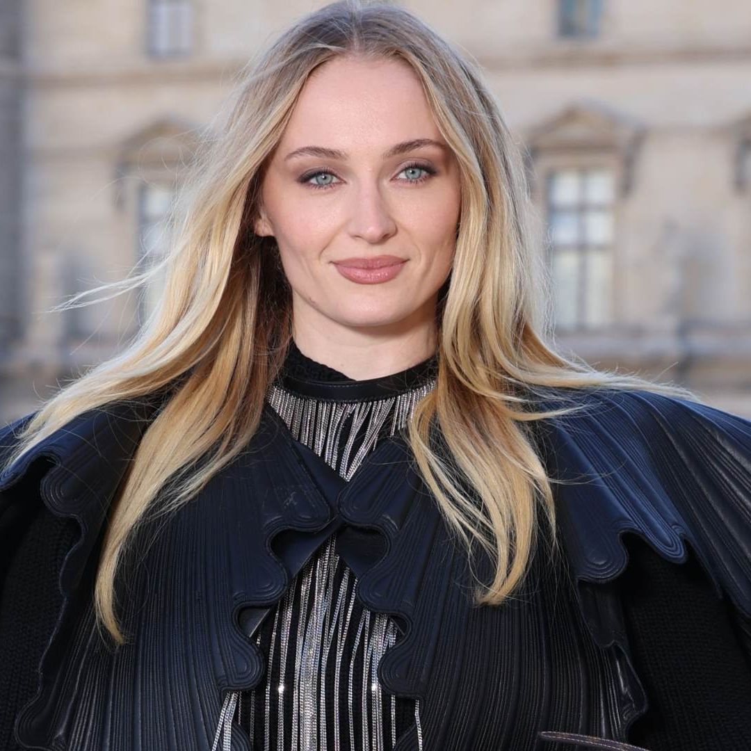 Primera Imagen de Sophie Turner como Lara Croft: ¿Qué Sabemos de la Serie?