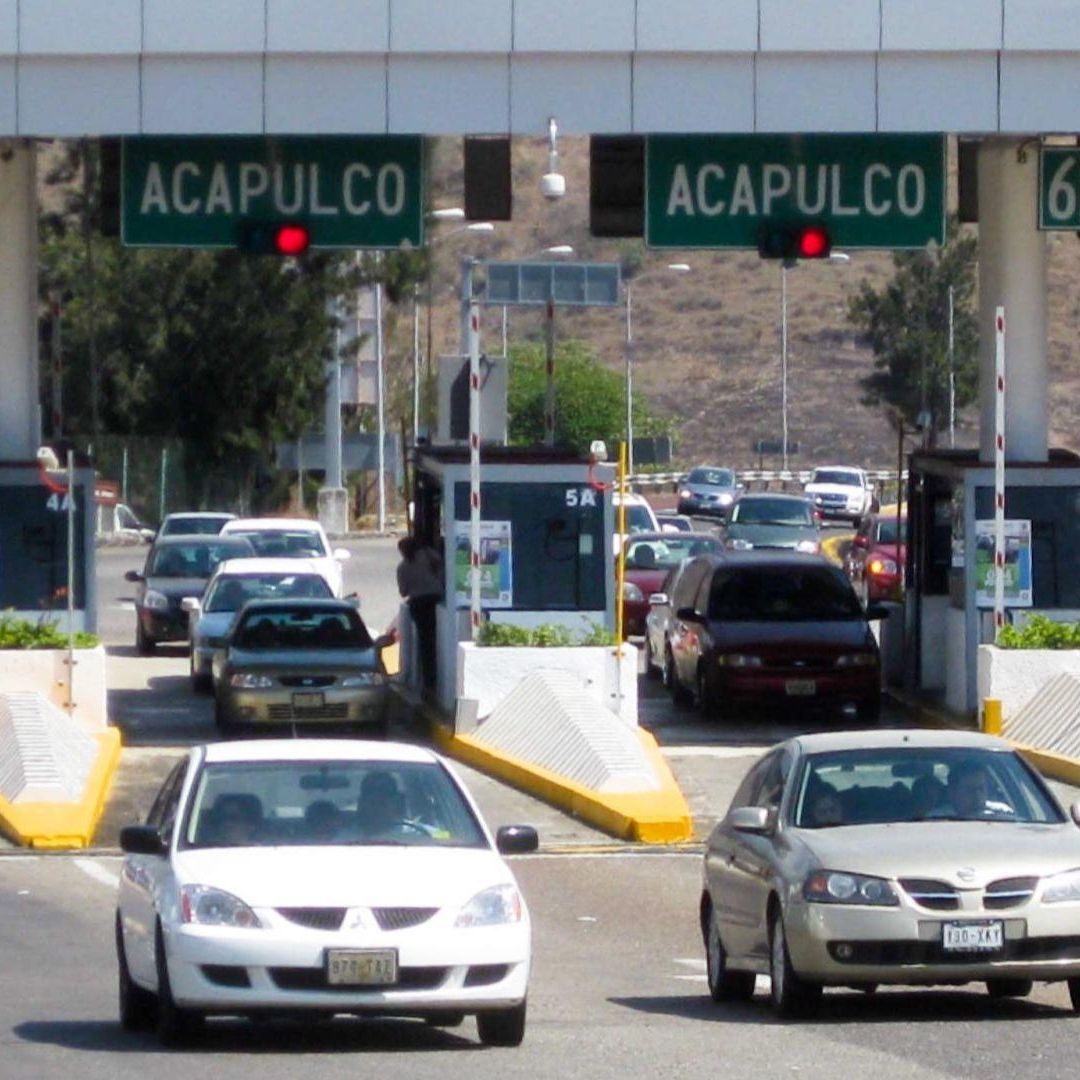 Automovilistas en la caseta Palo Blanco, hacia Acapulco