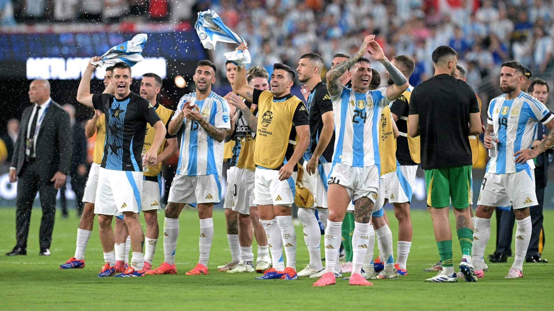 La FIFA y el Chelsea obligaron a Enzo Fernández a ofrecer disculpas. Foto AFP