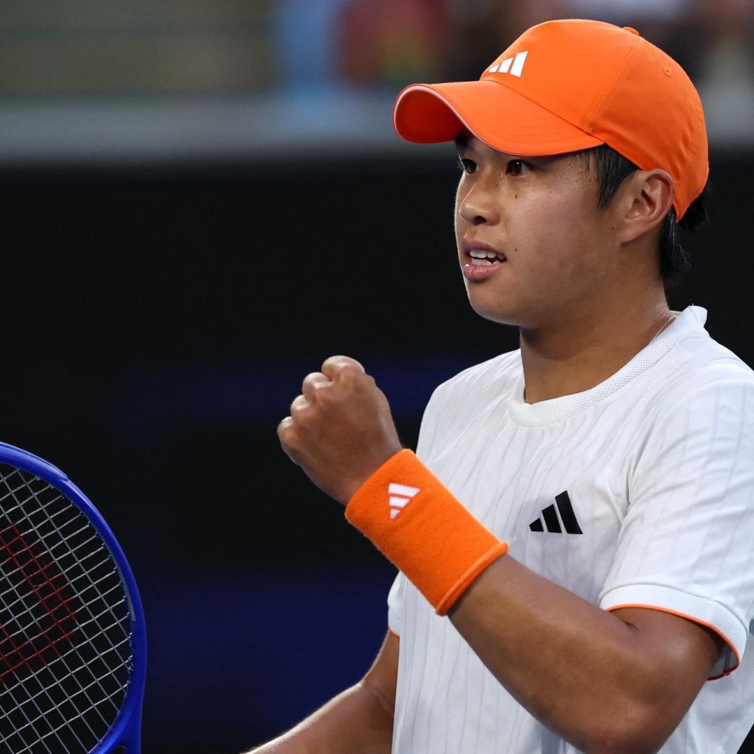 Tien Elimina a Medvedev del Abierto de Australia; Djokovic Pasa a Cuartos Tras Retiro de Mensik.