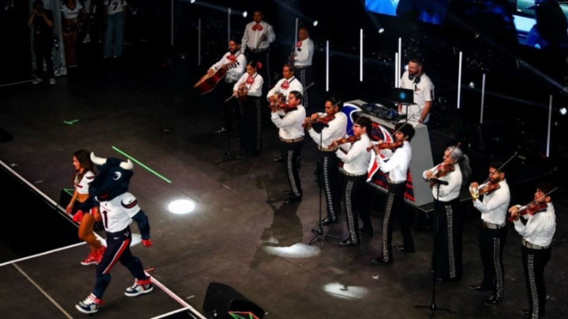 Un grupo de mariachis amenizó el evento del equipo texano. Foto: @HoustonTexans