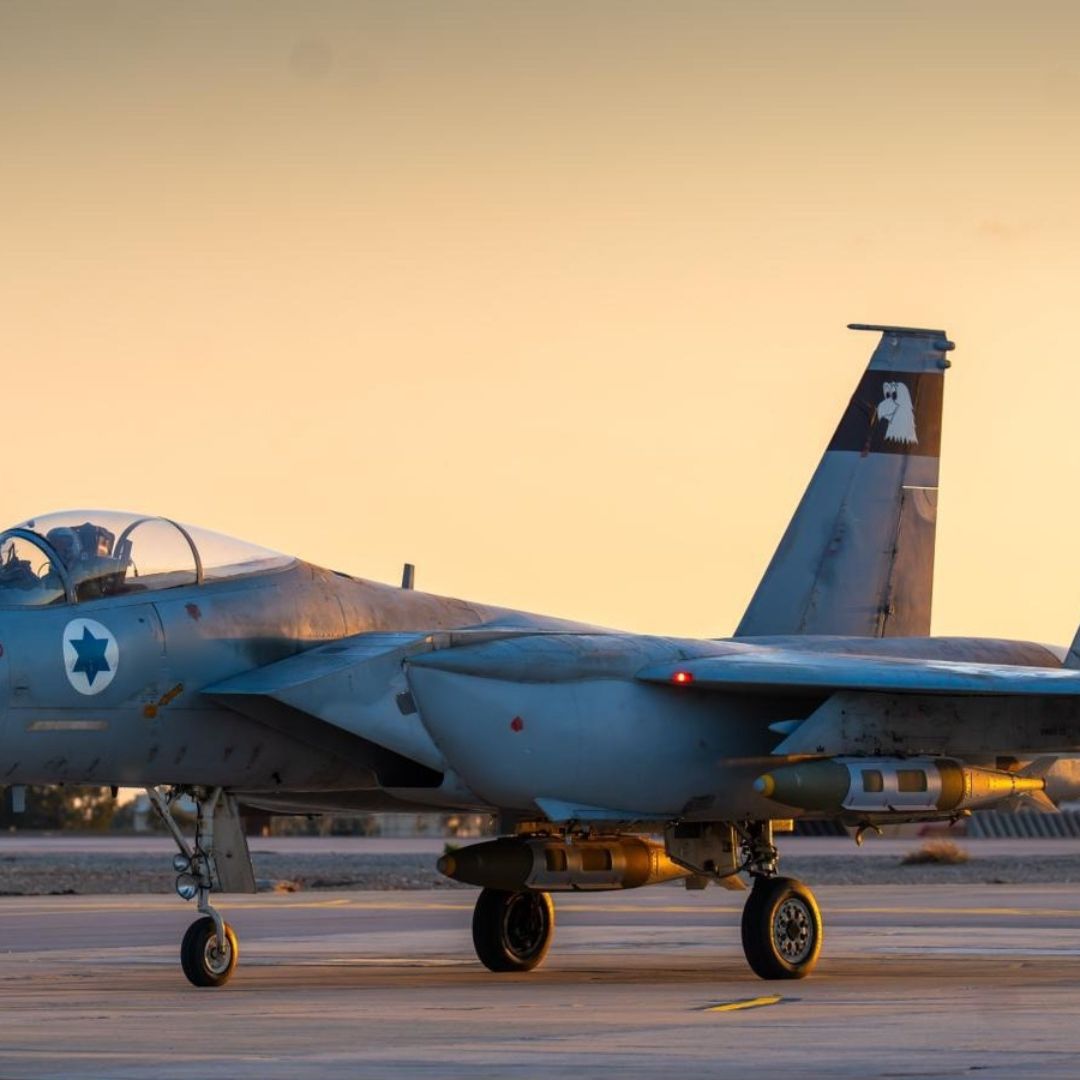 Israel Bombardea Irán y Líbano con Cientos de Aviones en Respuesta a los Ataques de Hezbolá.