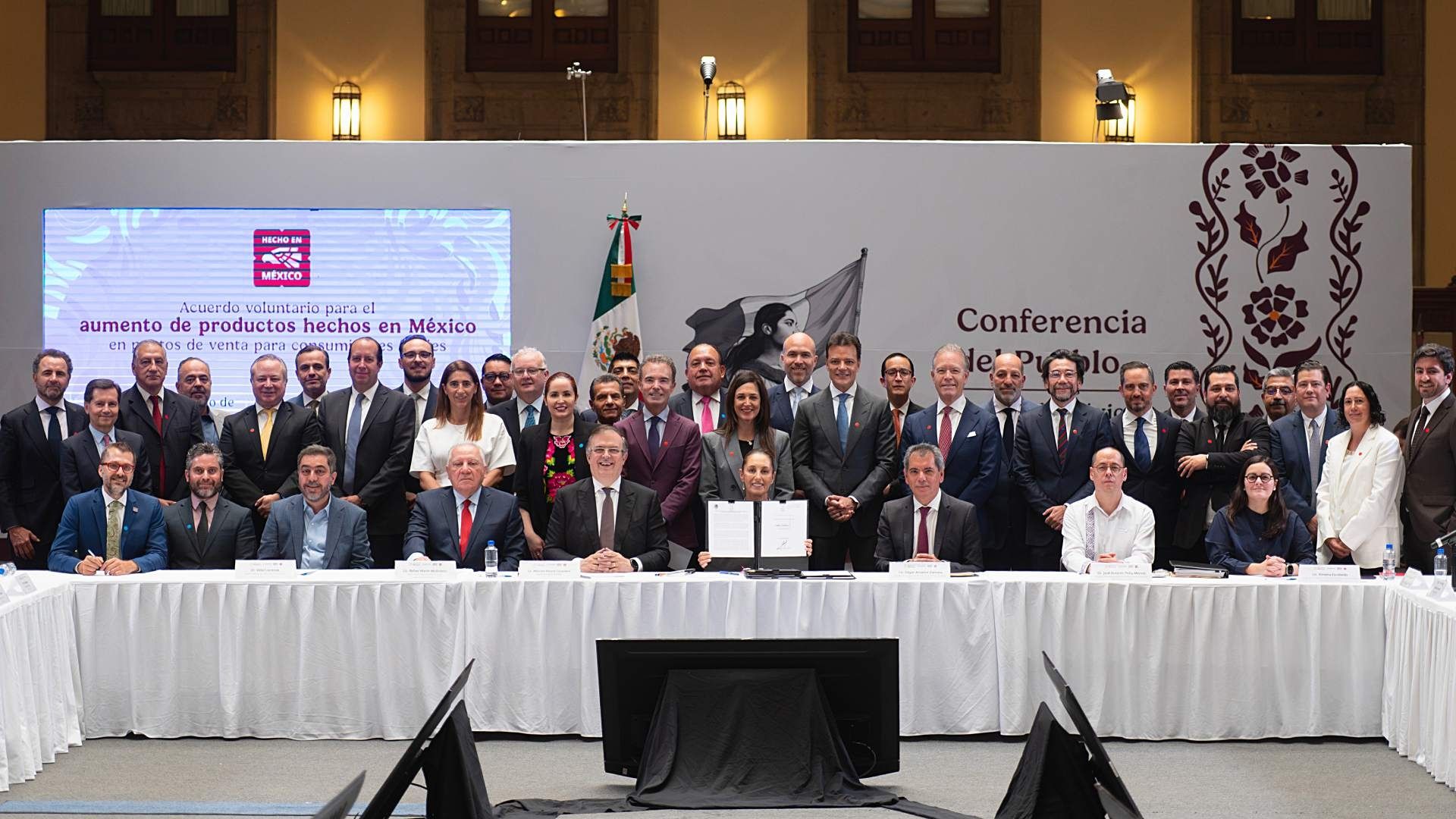 Firma de acuerdo para aumentar venta de productos hechos en México. Foto: @Claudiashein
