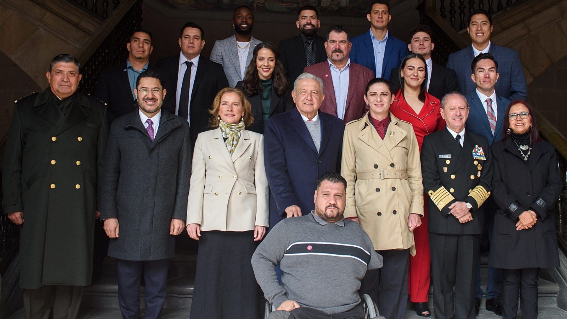 AMLO entrega Premio Nacional del Deporte y reconocimientos a deportistas