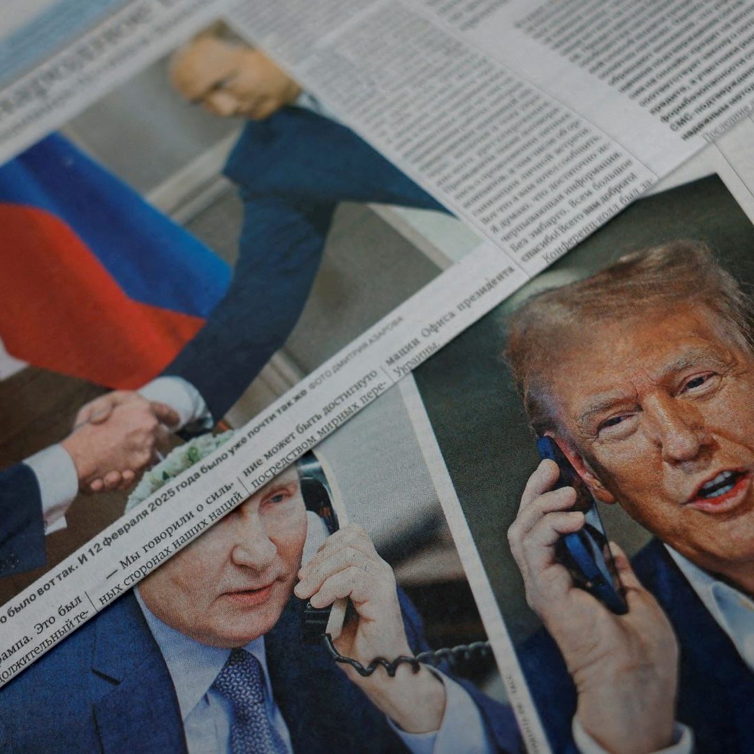 Periódicos de Rusia destacan una de las llamadas entre Trump y Putin
