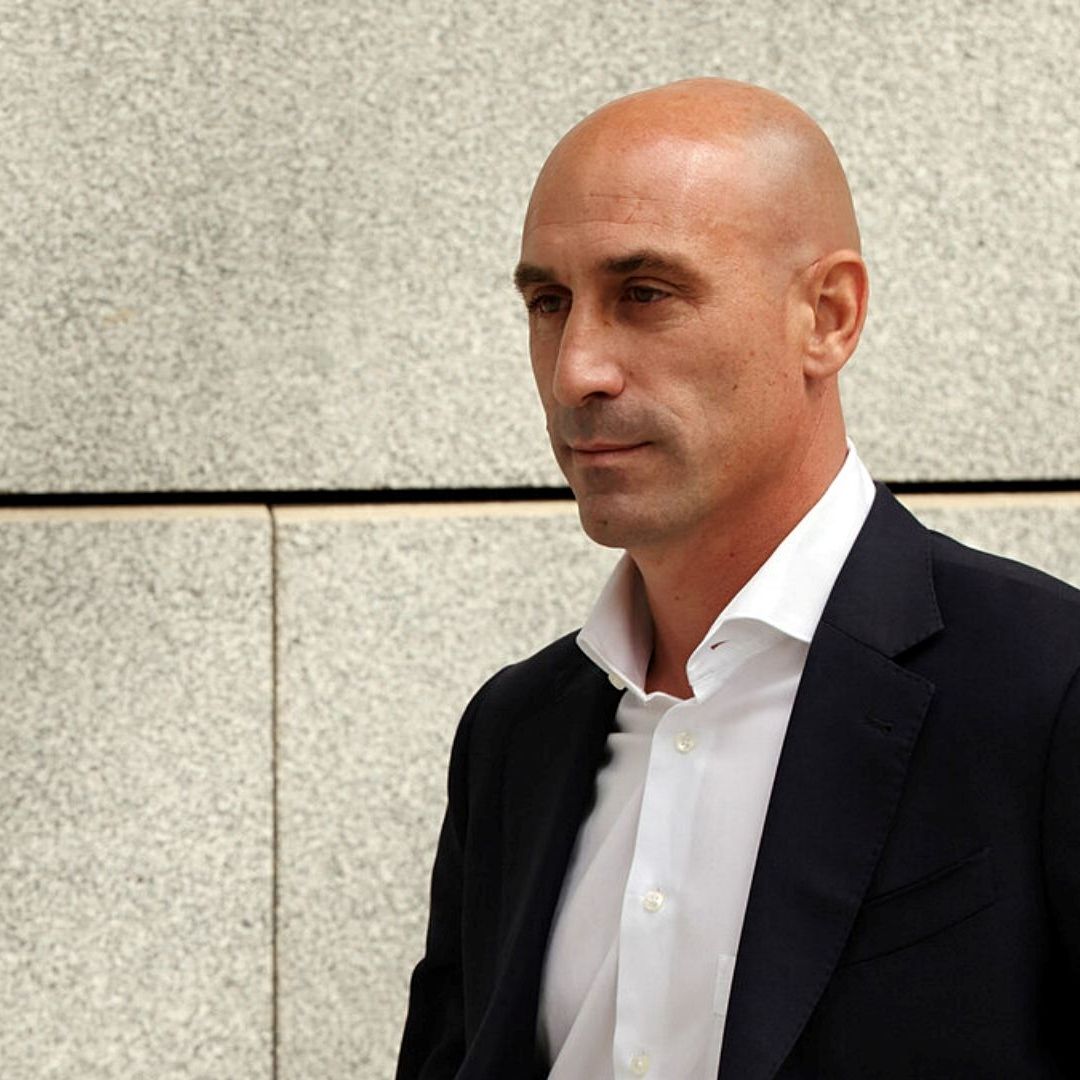 Rubiales Pide Archivar su Caso tras Beso a Jenni Hermoso