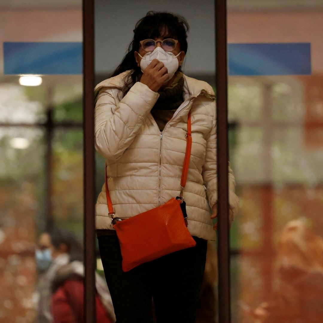 En diciembre de 2023 se registró un aumento del 42% en las hospitalizaciones globales por COVID-19