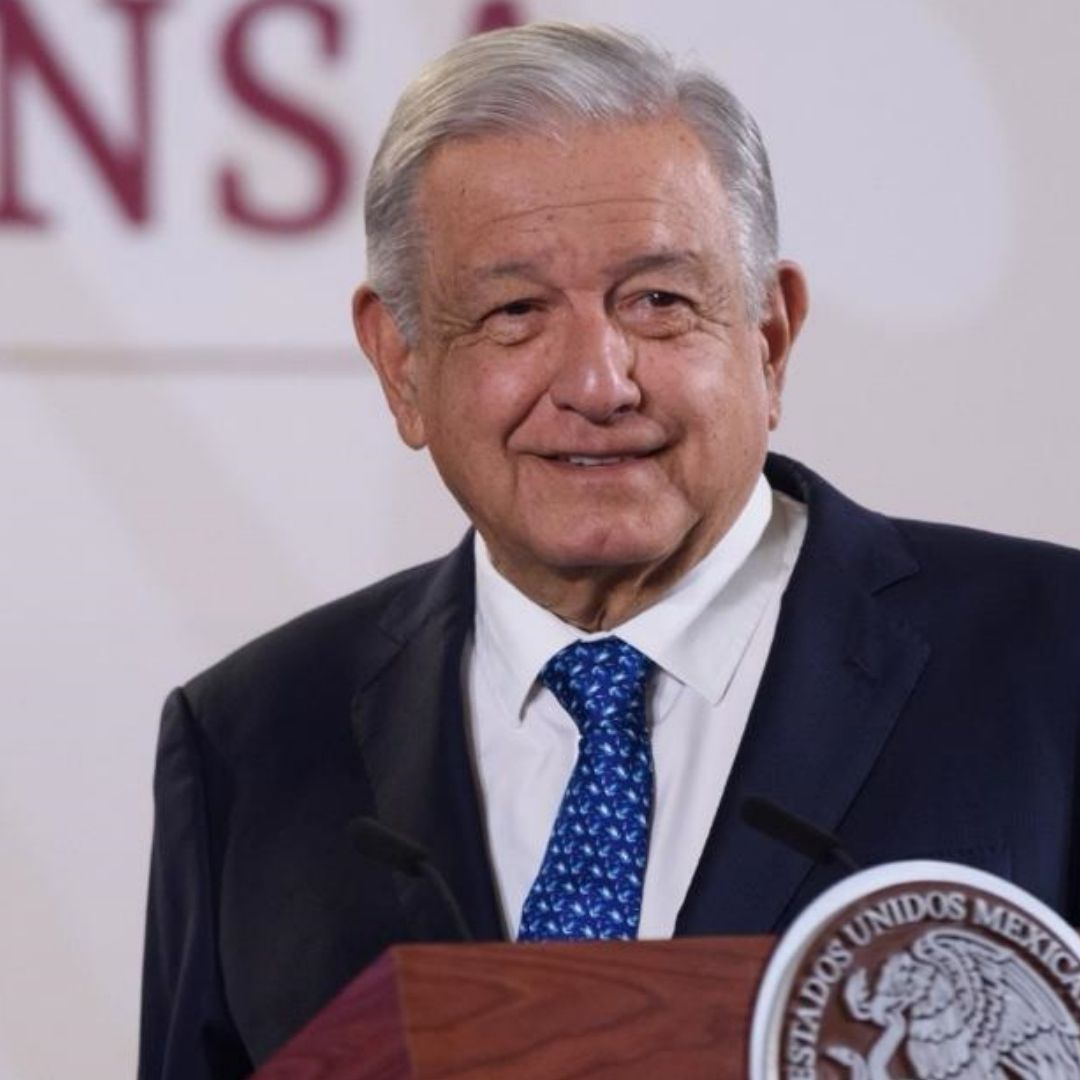 AMLO celebró que regresa lo privado a lo público después de que el Gobierno concretó la compra de 13 plantas de Iberdrola