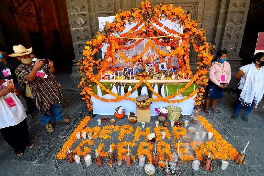 ¿Cuál es el significado de los elementos de una ofrenda de Día de Muertos?