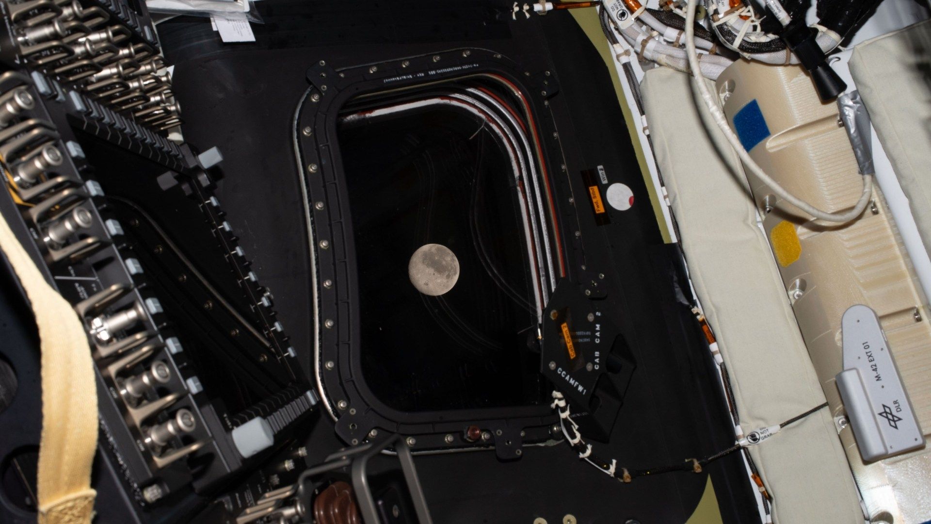 Artemis II No Alunizará: Orión Sobrevolará Hoy, Lunes la Luna en Misión de la NASA.