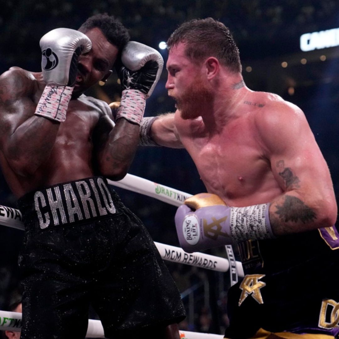 En septiembre de 2023, Canelo venció a Jermell, hermano de Jermall Charlo. Foto: AP