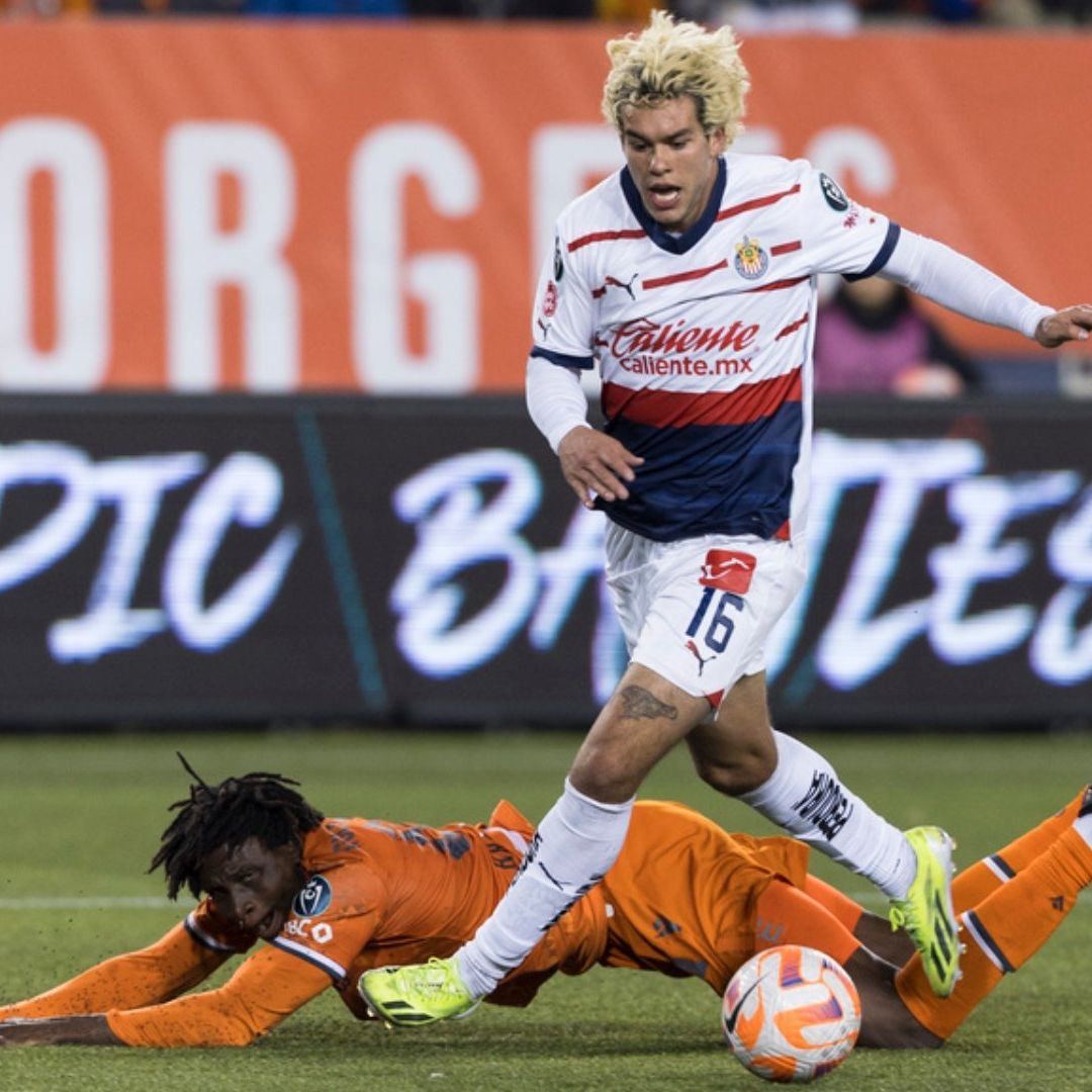Cade Cowell volverá al eje del ataque de Chivas. Foto: AP