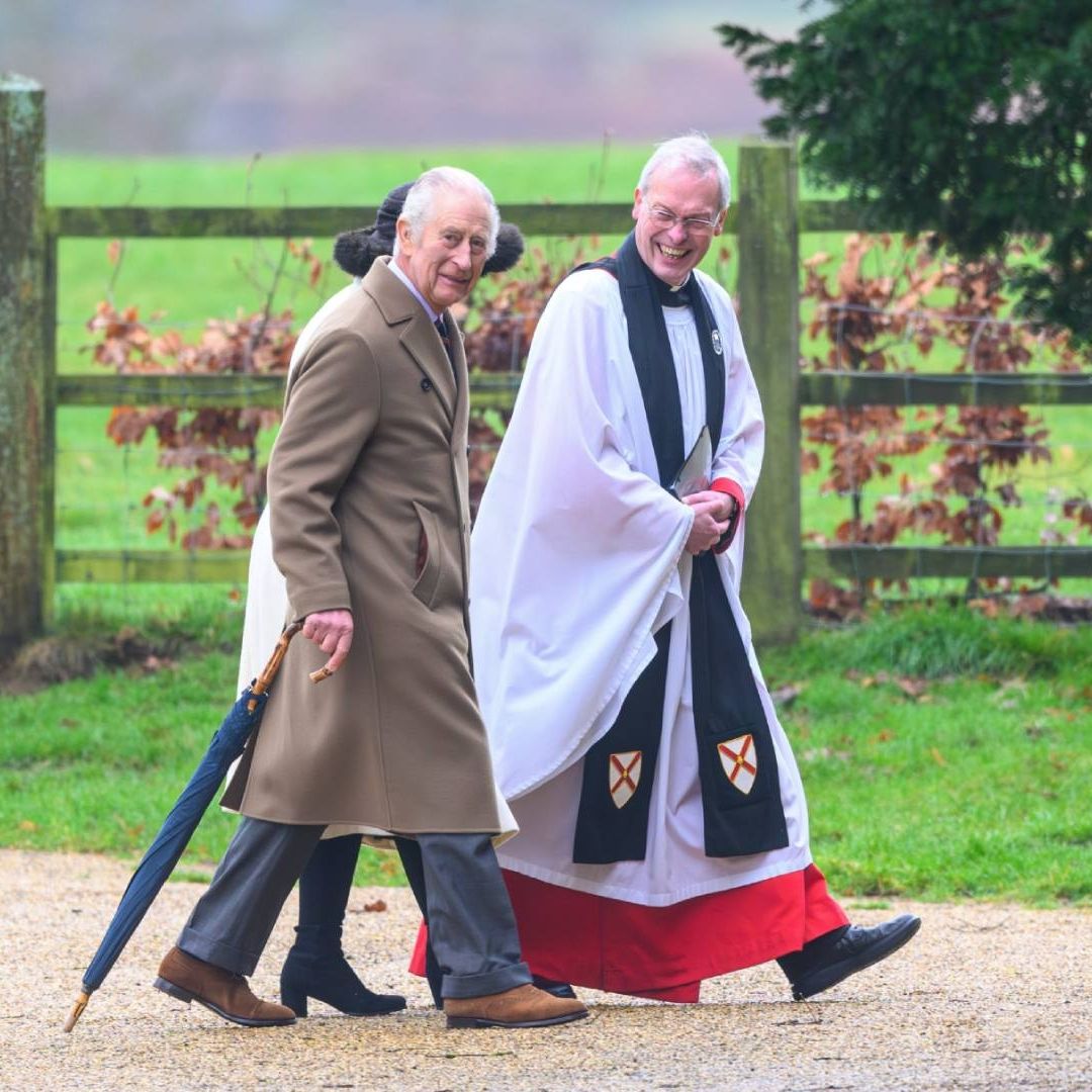 El Rey Carlos III Asiste a Misa del Domingo en Sandringham, Tras Anuncio de Cáncer