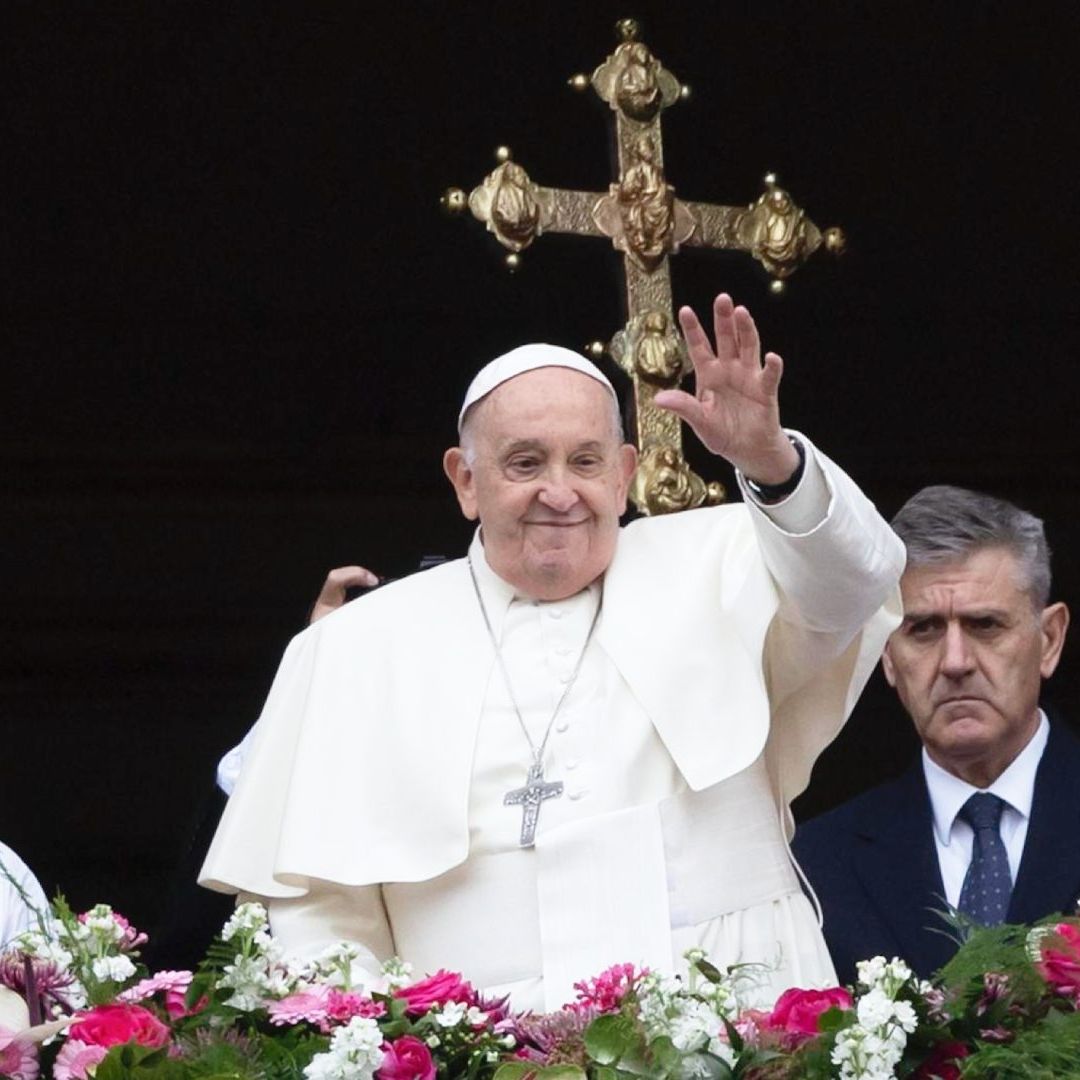 El Papa Francisco Preside la Misa de Domingo de Pascua Ante 30 Mil Fieles; Pide Paz