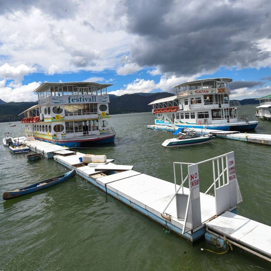Embarcadero en la presa Valle de Bravo, en Estado de México