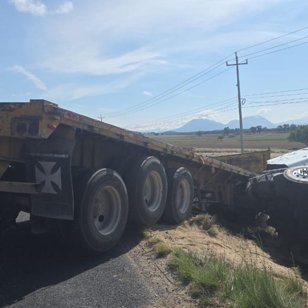 Accidente Tráiler y Camioneta Deja Ocho Lesionados en Carretera Amozoc Teziutlán Puebla